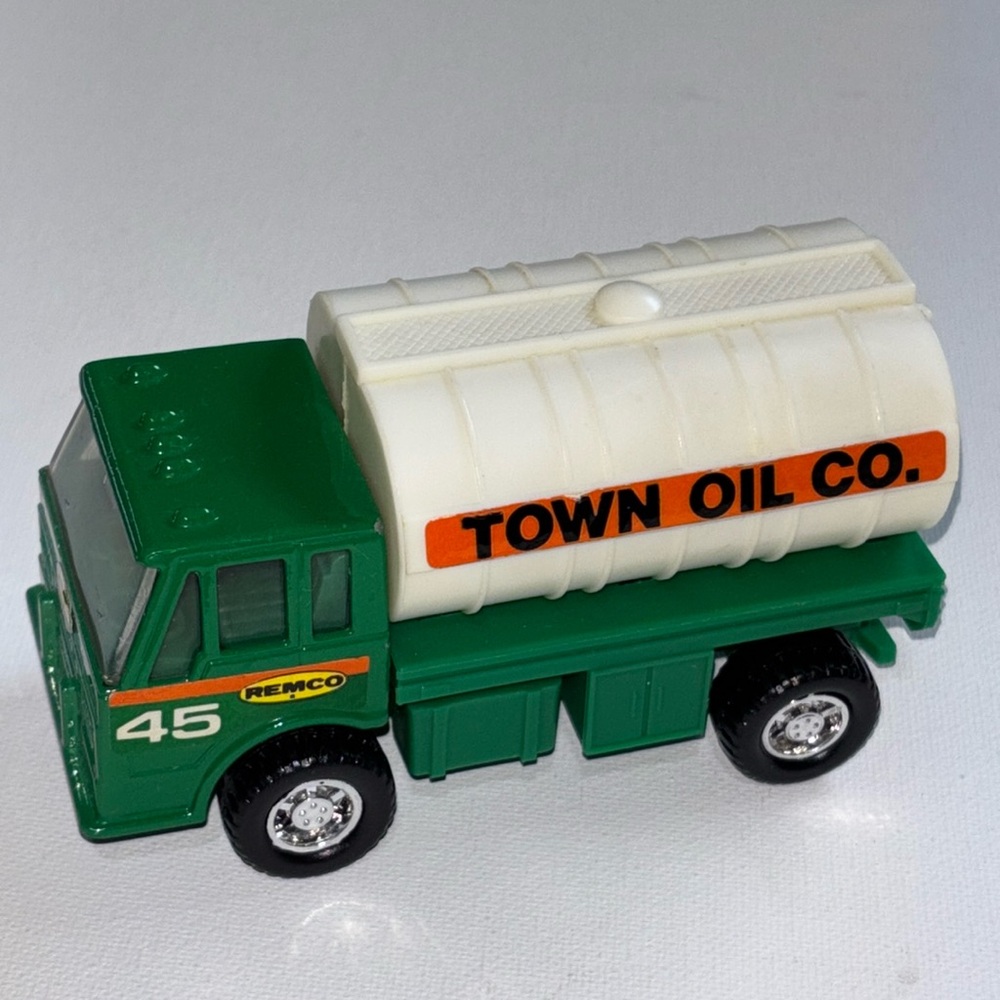 Remco 1988 Remco Town Oil Co Truck Green and White Toy Oil Truck - Picture 1 of 13